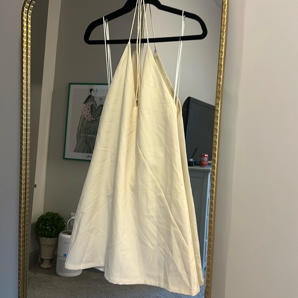 Blaque Label cream backless halter dress! Size L! Never worn with tags!